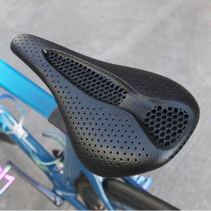 P2R propose les selles Newton 3D & carbone | votre magazine